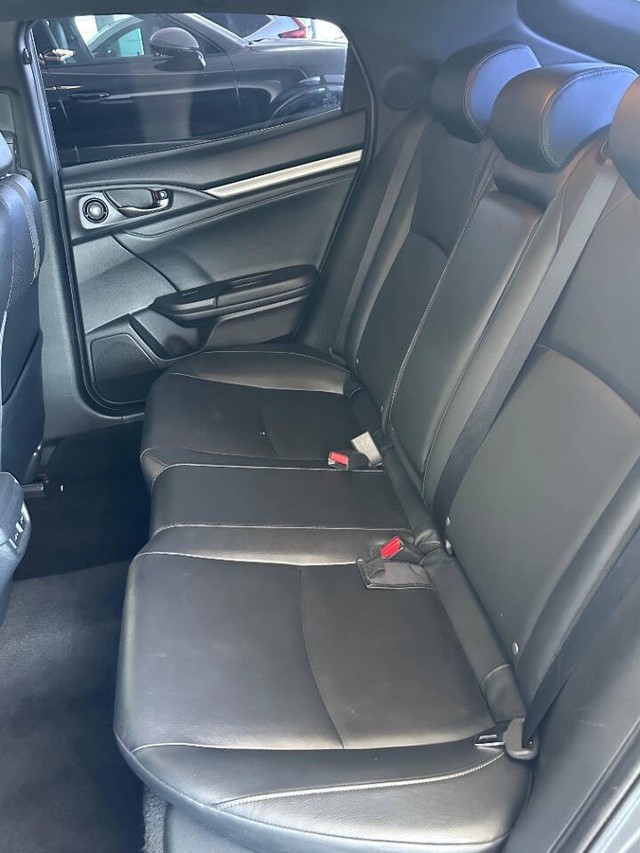 Honda Civic Hatchback Vehicle Full-screen Gallery Image 10