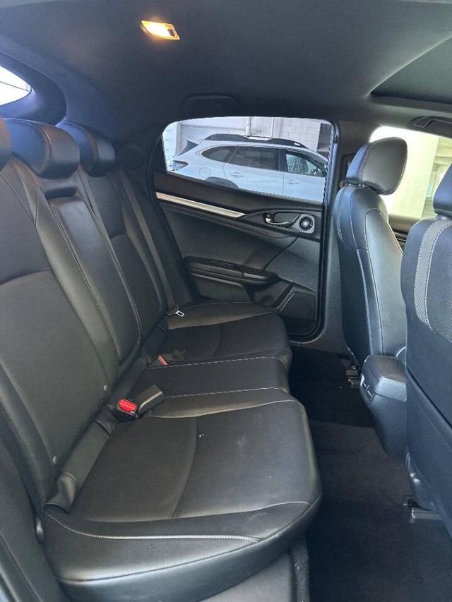 Honda Civic Hatchback Vehicle Full-screen Gallery Image 11