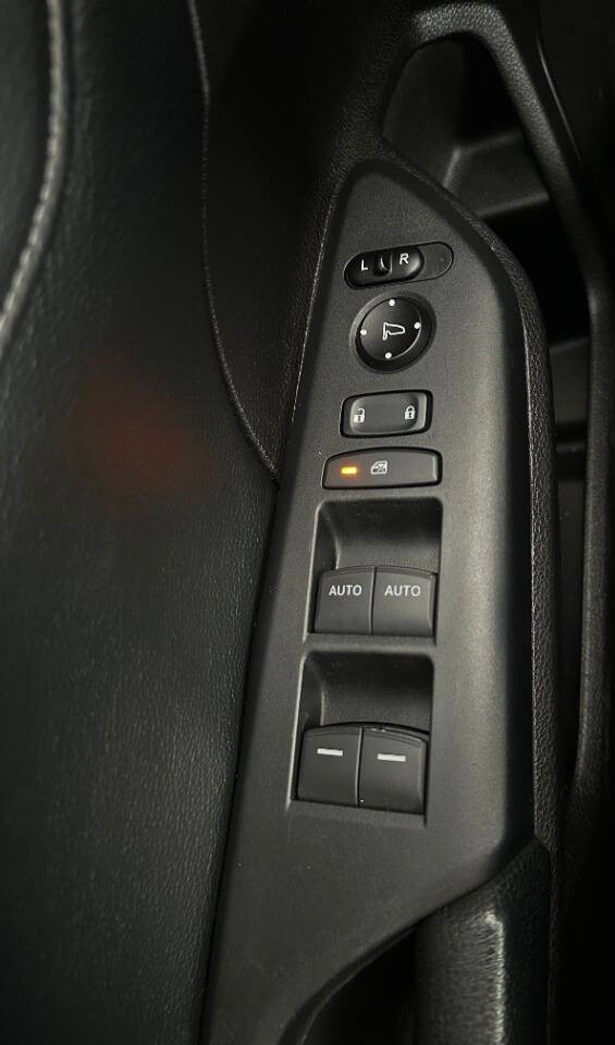 Honda Civic Hatchback Vehicle Full-screen Gallery Image 14