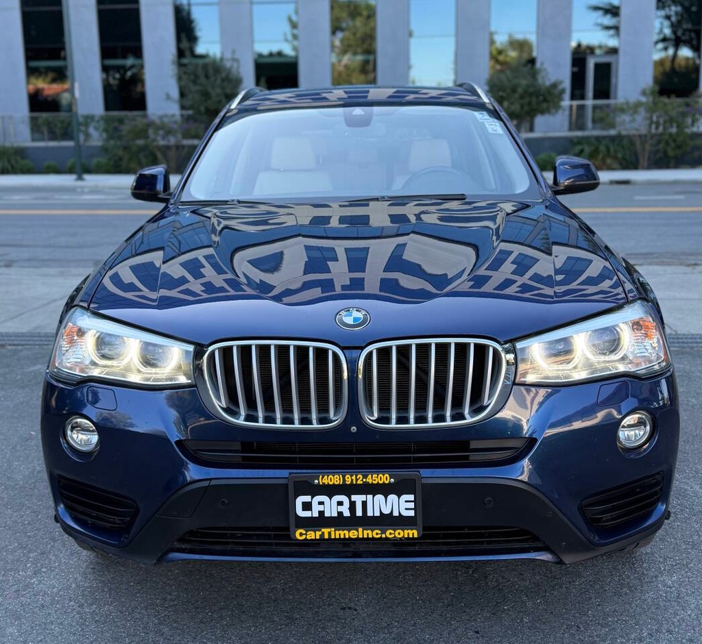 BMW X3 Vehicle Full-screen Gallery Image 02