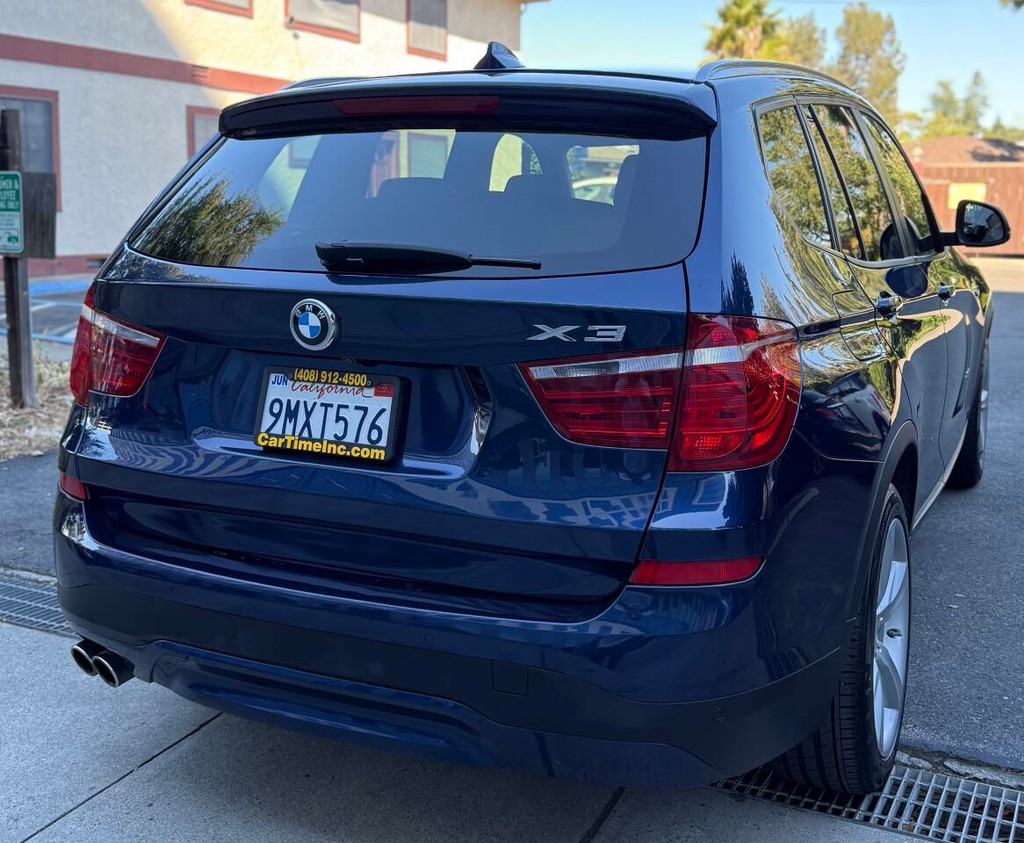 BMW X3 Vehicle Full-screen Gallery Image 06