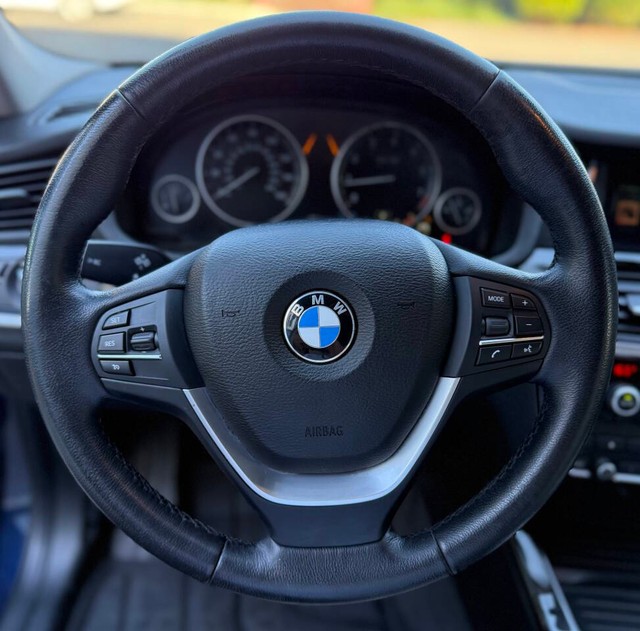 BMW X3 Vehicle Full-screen Gallery Image 10