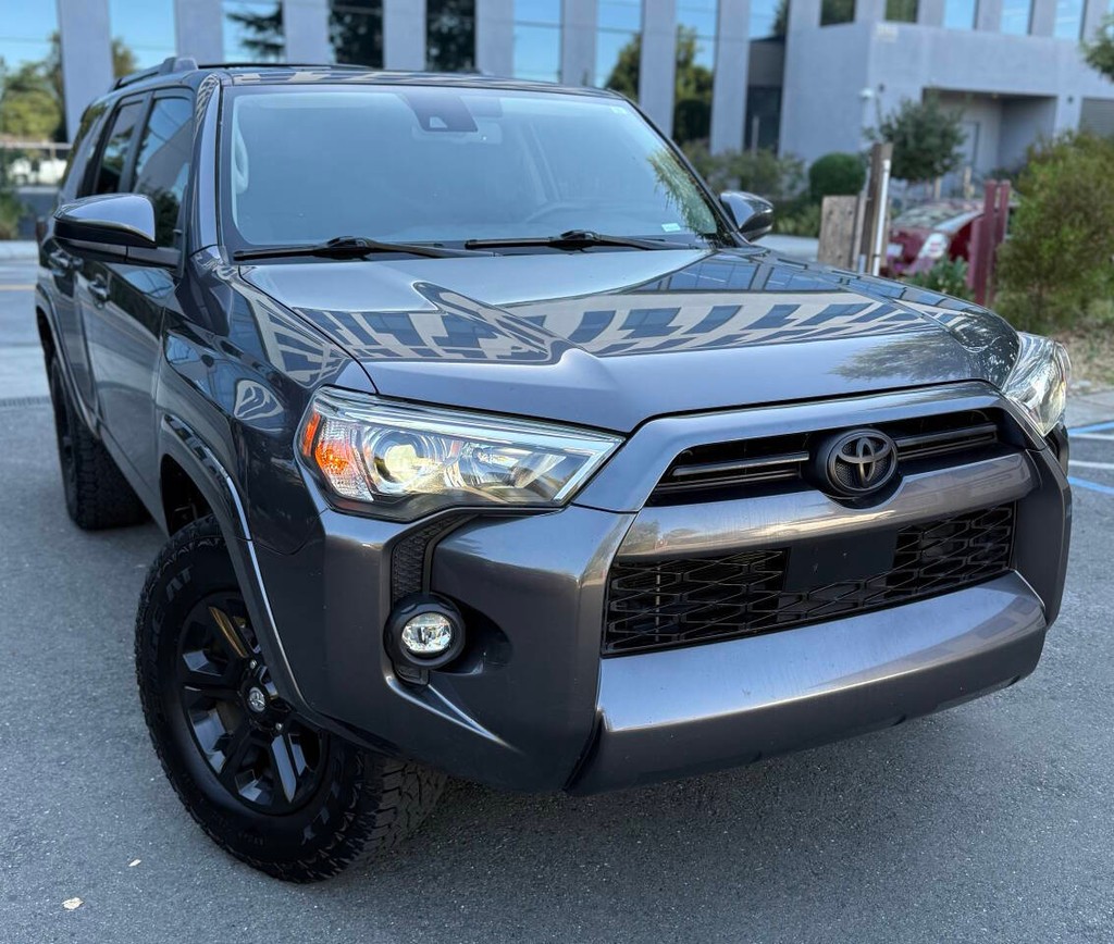 Toyota 4Runner Vehicle Full-screen Gallery Image 04