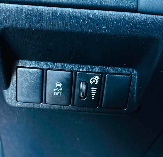 Toyota Prius v Vehicle Full-screen Gallery Image 16