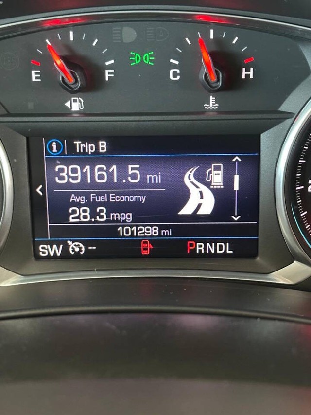 Chevrolet Equinox Vehicle Full-screen Gallery Image 12