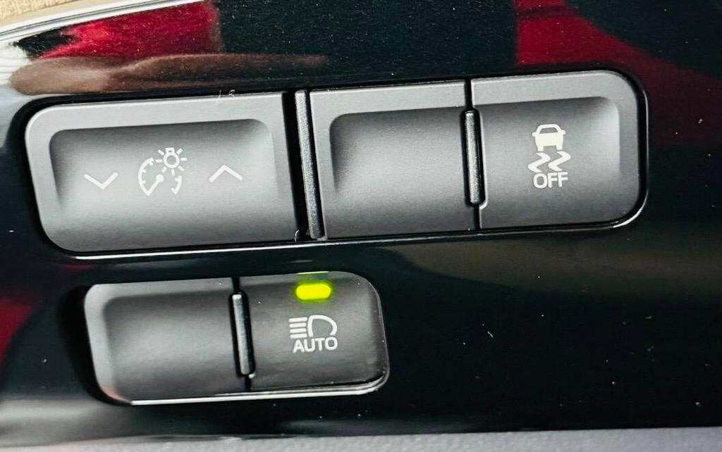 Toyota Prius Vehicle Full-screen Gallery Image 17