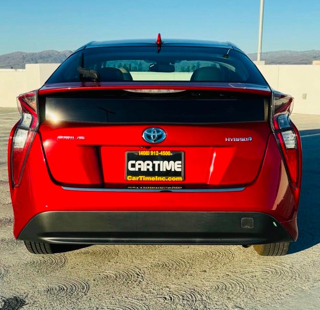 Toyota Prius Vehicle Full-screen Gallery Image 06