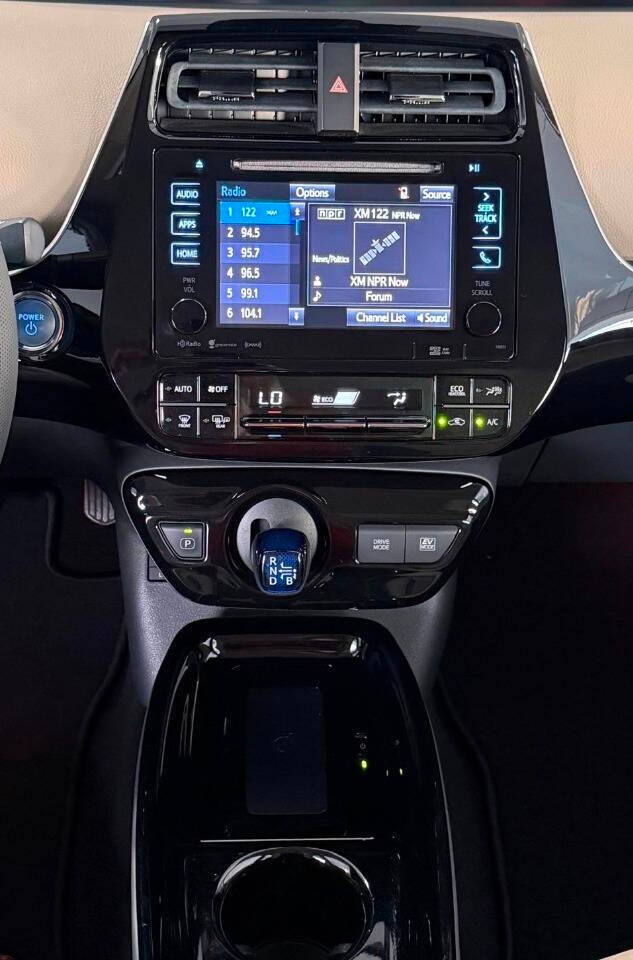 Toyota Prius Vehicle Full-screen Gallery Image 10