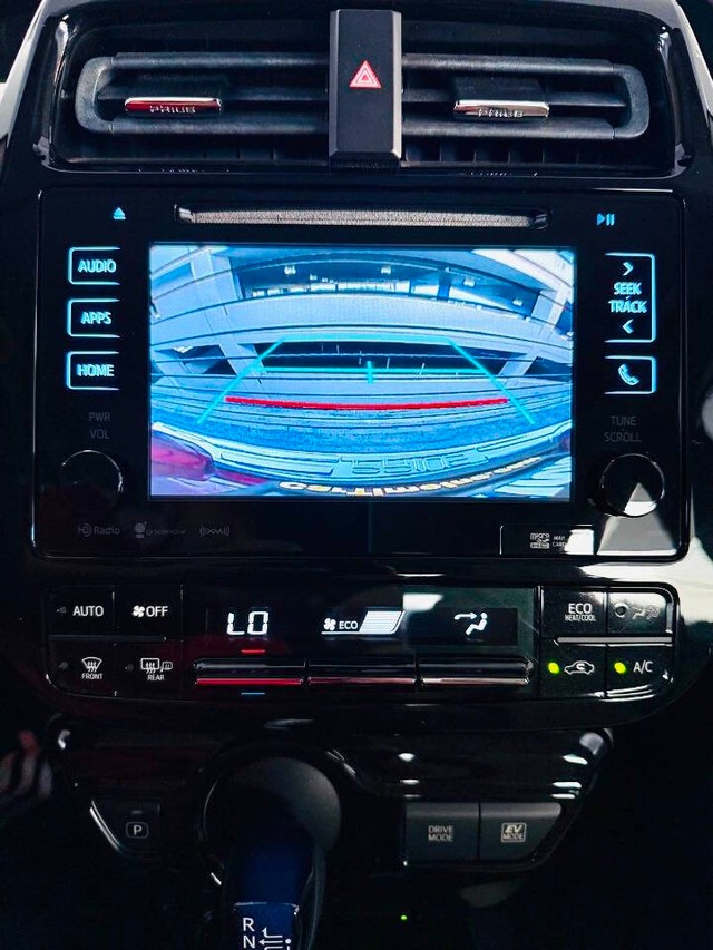 Toyota Prius Vehicle Full-screen Gallery Image 18