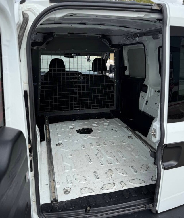 Ram ProMaster City Cargo Van Vehicle Full-screen Gallery Image 16
