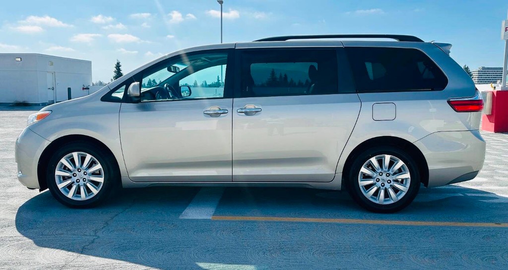 Toyota Sienna Vehicle Full-screen Gallery Image 04