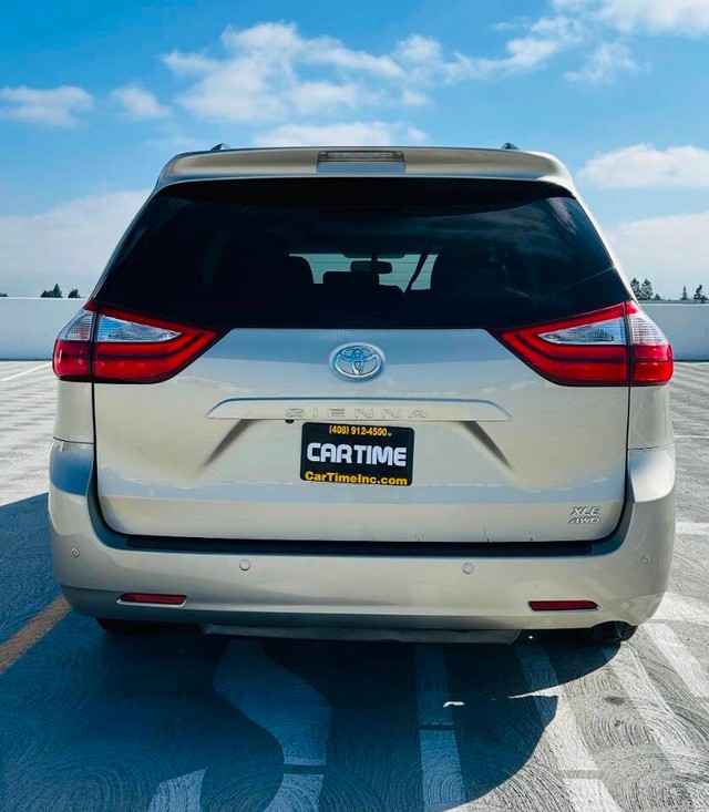 Toyota Sienna Vehicle Full-screen Gallery Image 06