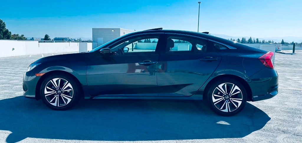 Honda Civic Sedan Vehicle Full-screen Gallery Image 04