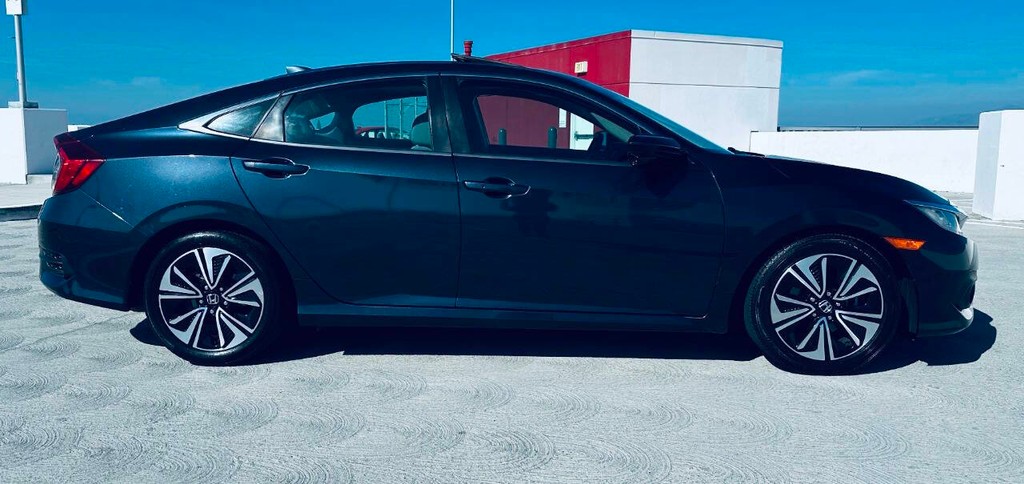 Honda Civic Sedan Vehicle Full-screen Gallery Image 08