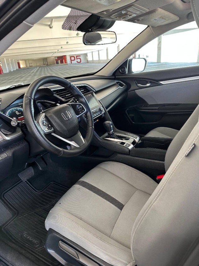 Honda Civic Sedan Vehicle Full-screen Gallery Image 12