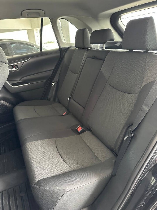 Toyota RAV4 Vehicle Full-screen Gallery Image 14