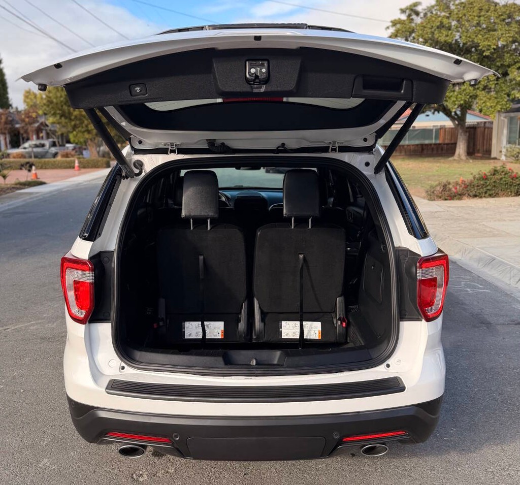 Ford Explorer Vehicle Full-screen Gallery Image 21