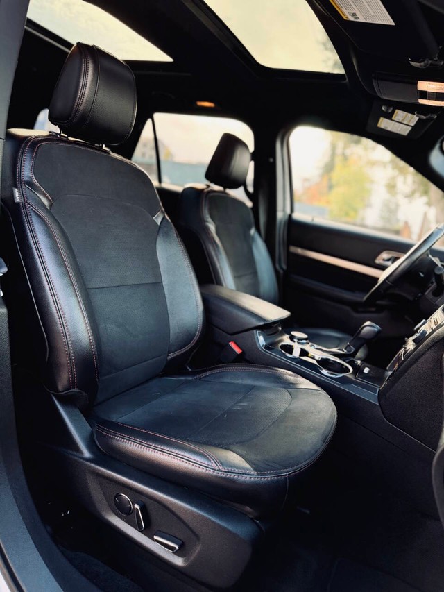 Ford Explorer Vehicle Full-screen Gallery Image 15