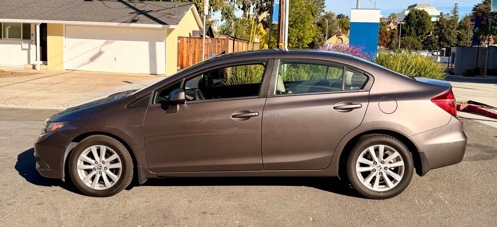 Honda Civic Sedan Vehicle Full-screen Gallery Image 03