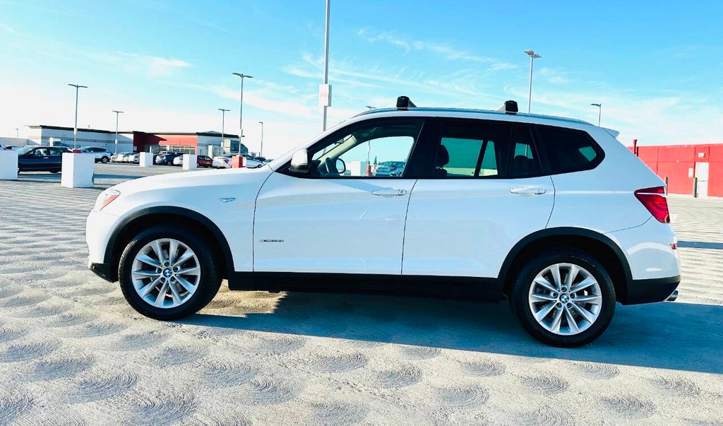 BMW X3 Vehicle Full-screen Gallery Image 04