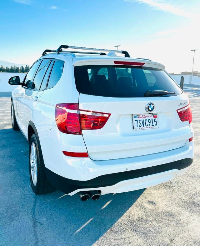 BMW X3 Vehicle Full-screen Gallery Image 05