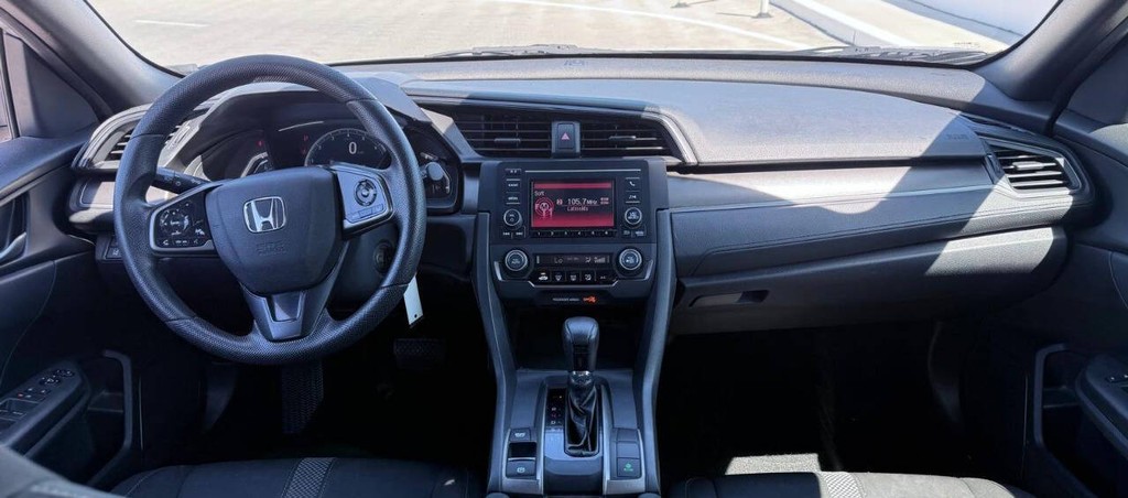 Honda Civic Hatchback Vehicle Full-screen Gallery Image 11