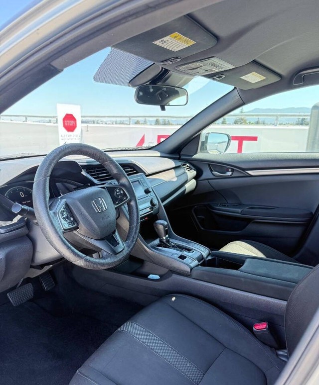 Honda Civic Hatchback Vehicle Full-screen Gallery Image 12