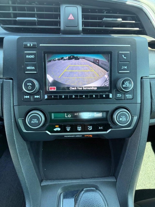 Honda Civic Hatchback Vehicle Full-screen Gallery Image 13