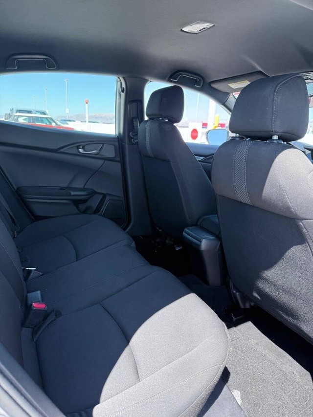 Honda Civic Hatchback Vehicle Full-screen Gallery Image 15