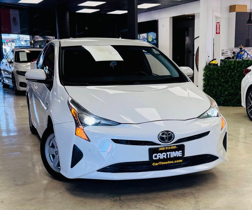 Toyota Prius Vehicle Full-screen Gallery Image 03