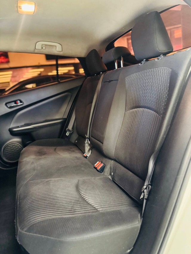 Toyota Prius Vehicle Full-screen Gallery Image 13