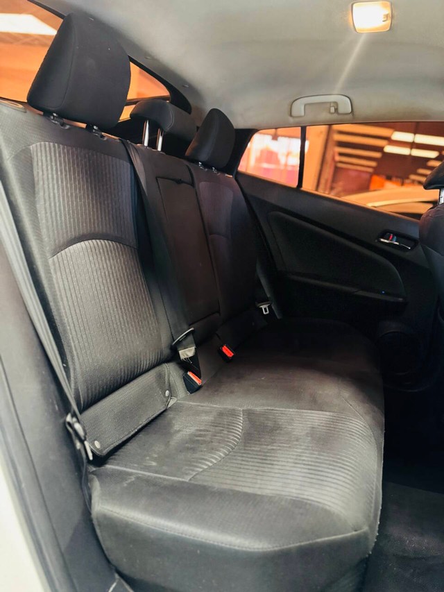 Toyota Prius Vehicle Full-screen Gallery Image 14