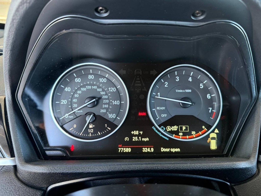 BMW X1 Vehicle Full-screen Gallery Image 11