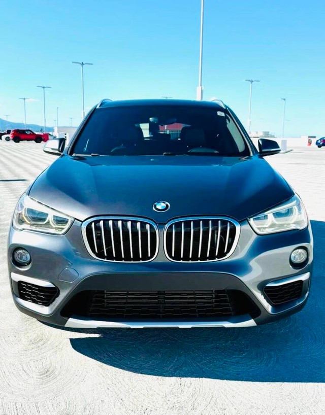 BMW X1 Vehicle Full-screen Gallery Image 03