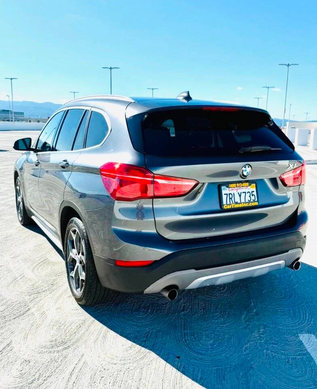 BMW X1 Vehicle Full-screen Gallery Image 06