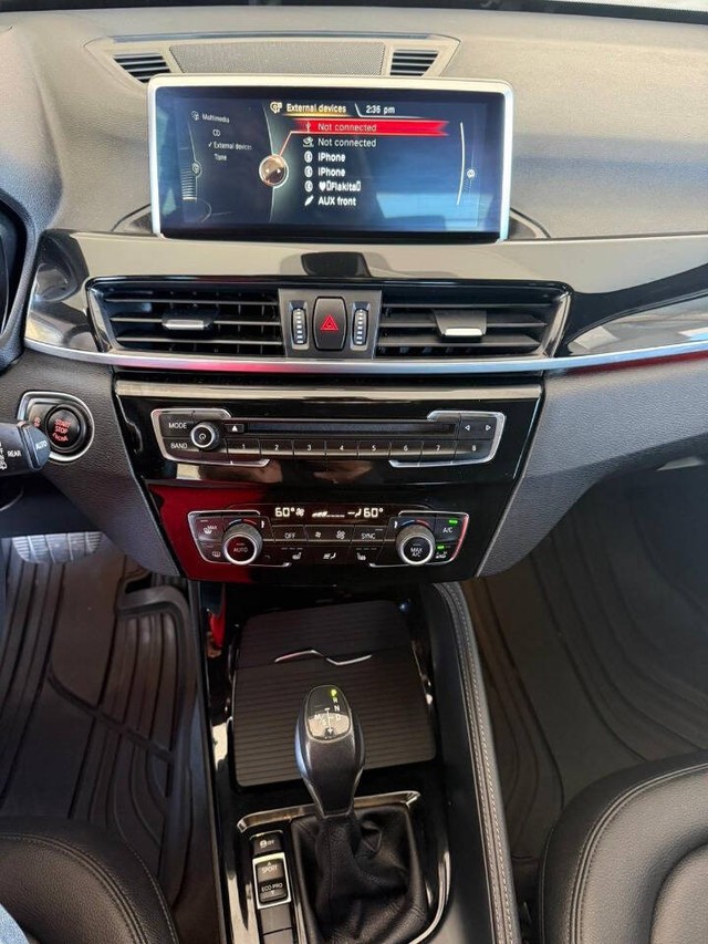 BMW X1 Vehicle Full-screen Gallery Image 12
