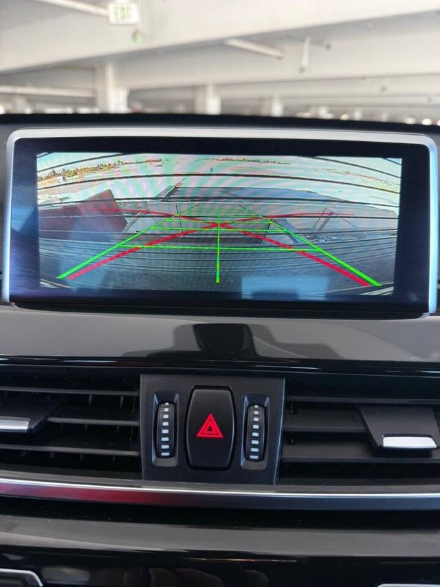 BMW X1 Vehicle Full-screen Gallery Image 13