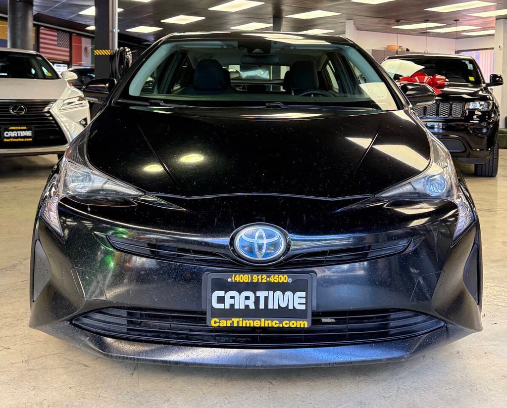 Toyota Prius Vehicle Full-screen Gallery Image 02