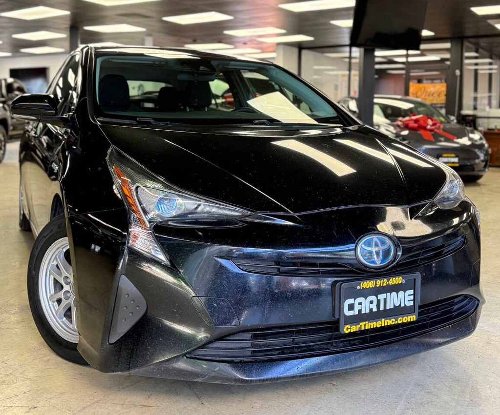 Toyota Prius Vehicle Full-screen Gallery Image 03