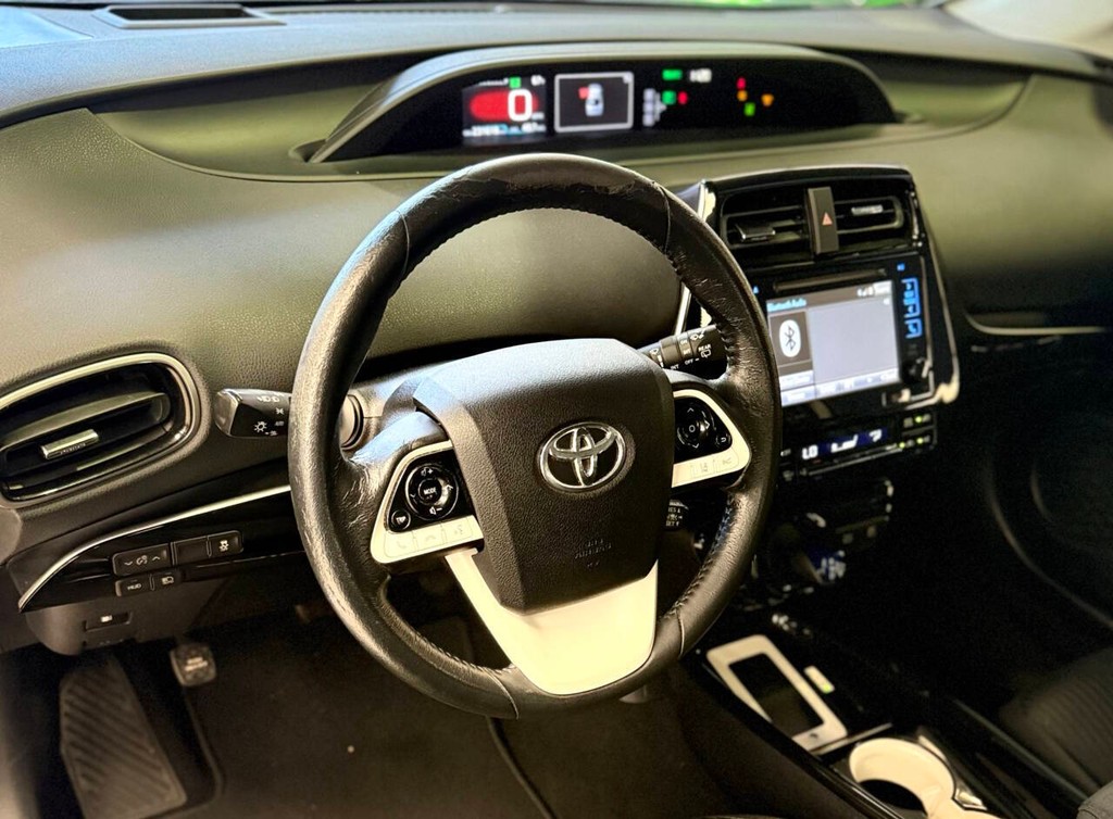 Toyota Prius Vehicle Full-screen Gallery Image 09