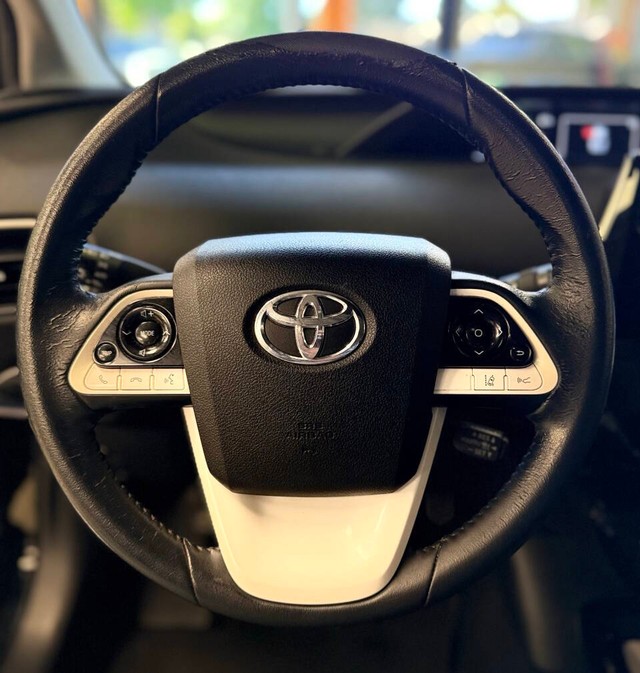Toyota Prius Vehicle Full-screen Gallery Image 10