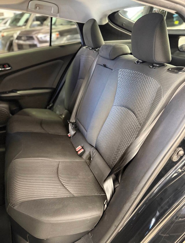 Toyota Prius Vehicle Full-screen Gallery Image 15