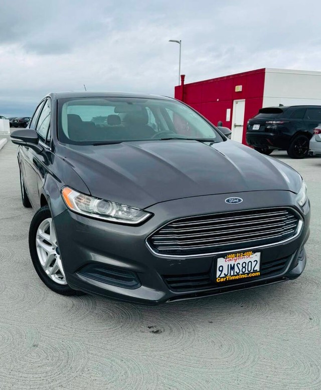 Ford Fusion Vehicle Full-screen Gallery Image 03