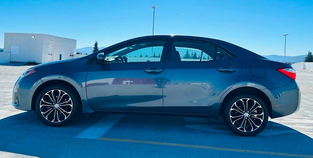 Toyota Corolla Vehicle Full-screen Gallery Image 04