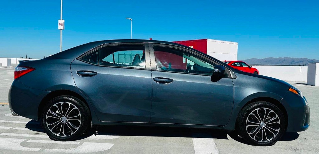 Toyota Corolla Vehicle Full-screen Gallery Image 08