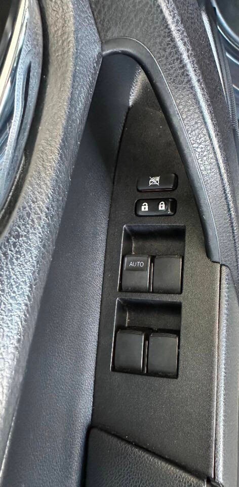 Toyota Corolla Vehicle Full-screen Gallery Image 16