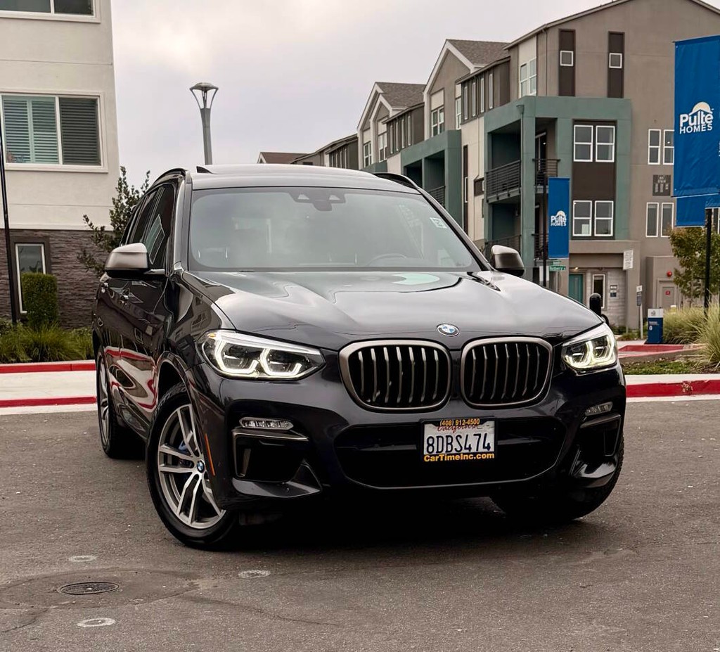 BMW X3 Vehicle Full-screen Gallery Image 02