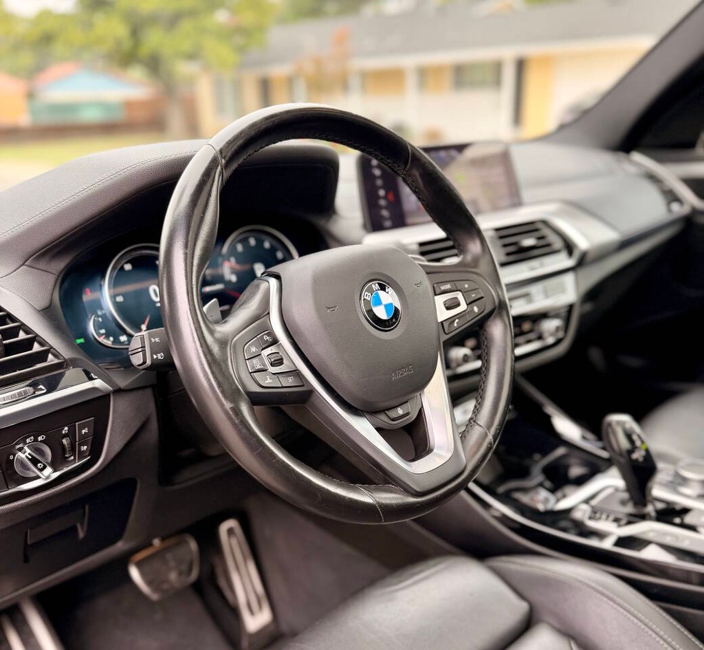 BMW X3 Vehicle Full-screen Gallery Image 10