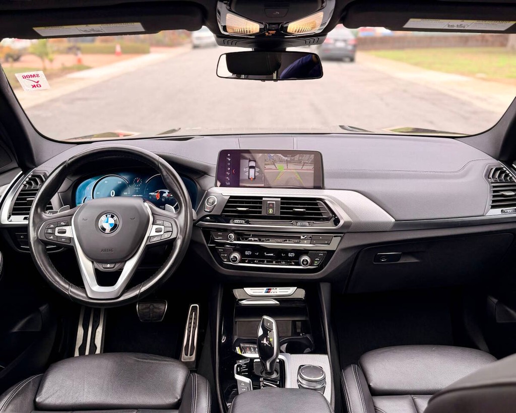 BMW X3 Vehicle Full-screen Gallery Image 11