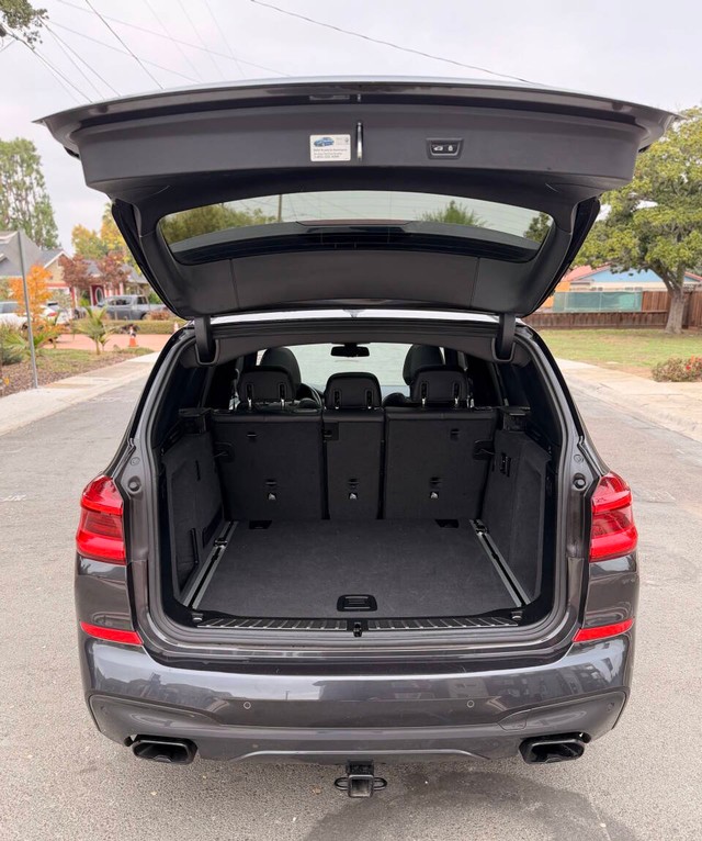 BMW X3 Vehicle Full-screen Gallery Image 19